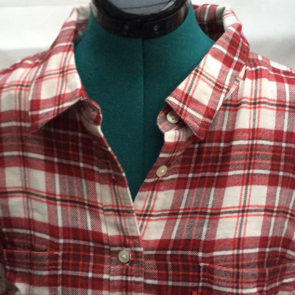 New Levi’s Woman’s Brushed Flannel Cotton Plaid Button Down Top - Image 5