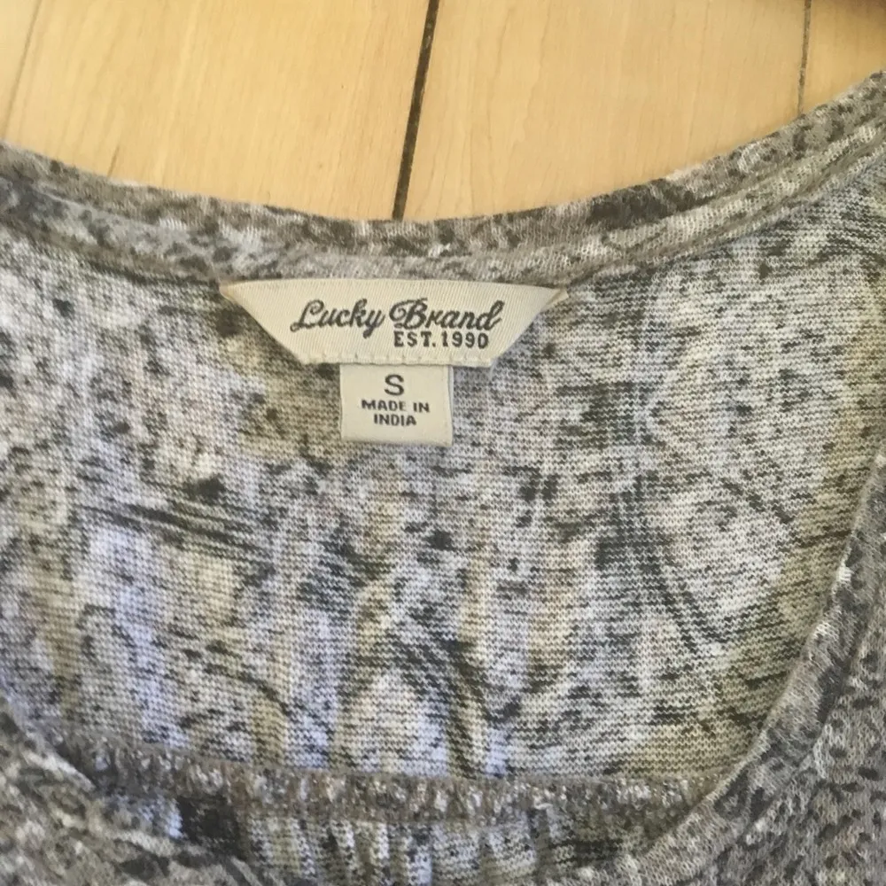 Lucky Brand t-shirt Size Small - Image 3