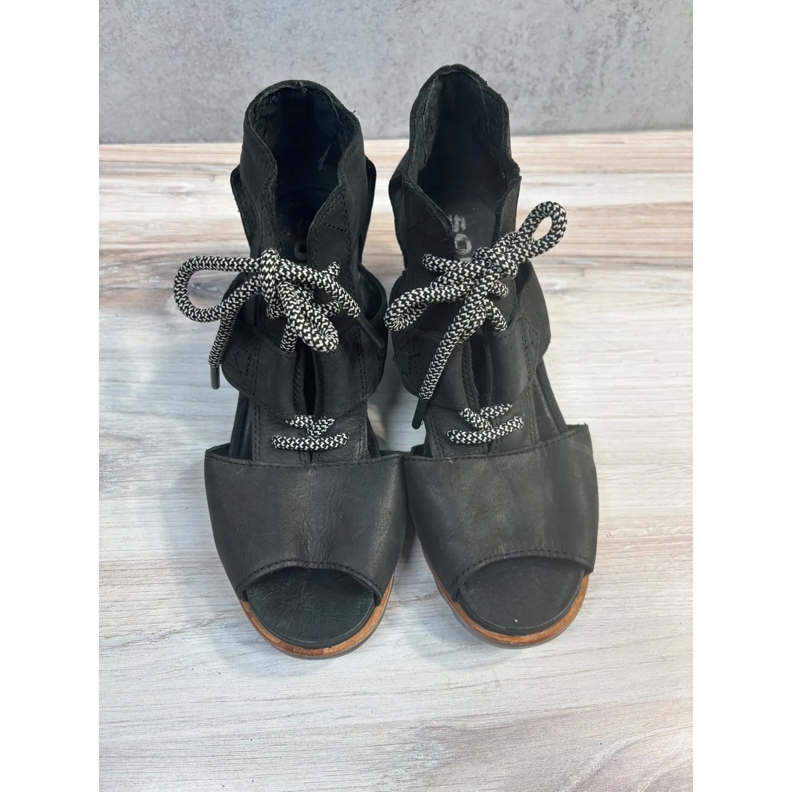 Sorel Joanie Size 8.5 Black Leather Wedge Lace Up Peep Toe Sandals‎ Wedge - Image 2