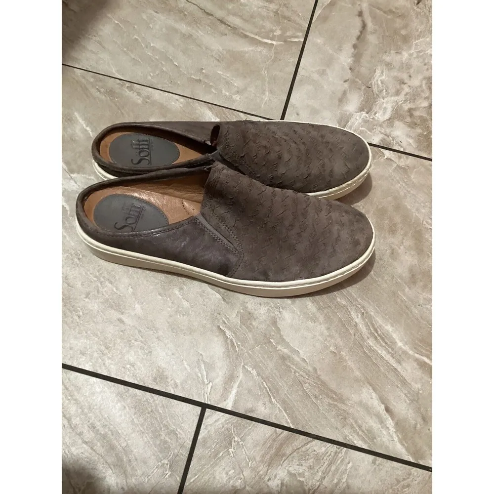 Sofft Slide On Leather Quilted Sneakers Size 7.5 - Image 6