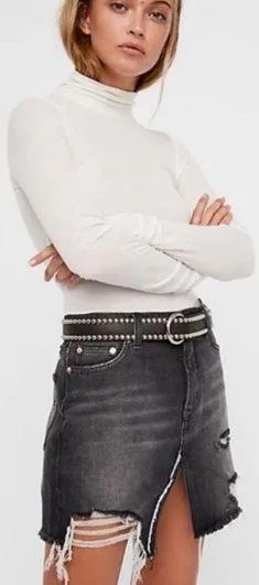 WE THE FREE Black Distressed Mini Denim Skirt Size 26 - Image 2