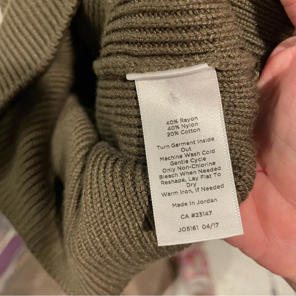 Cute olive crochet top gold accent button sweater Talbots - Image 9