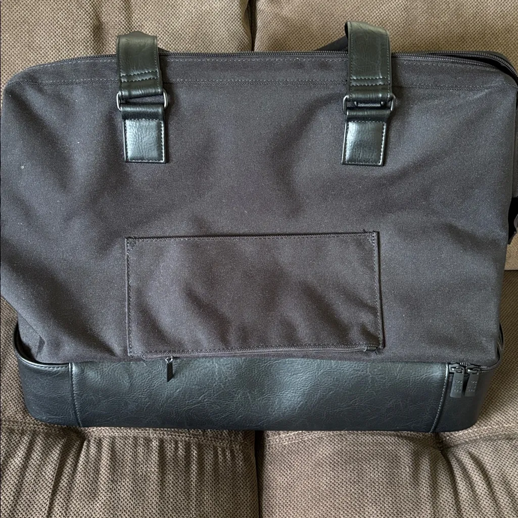 BEIS Weekender bag in Black travel cruise minimalist - Image 8