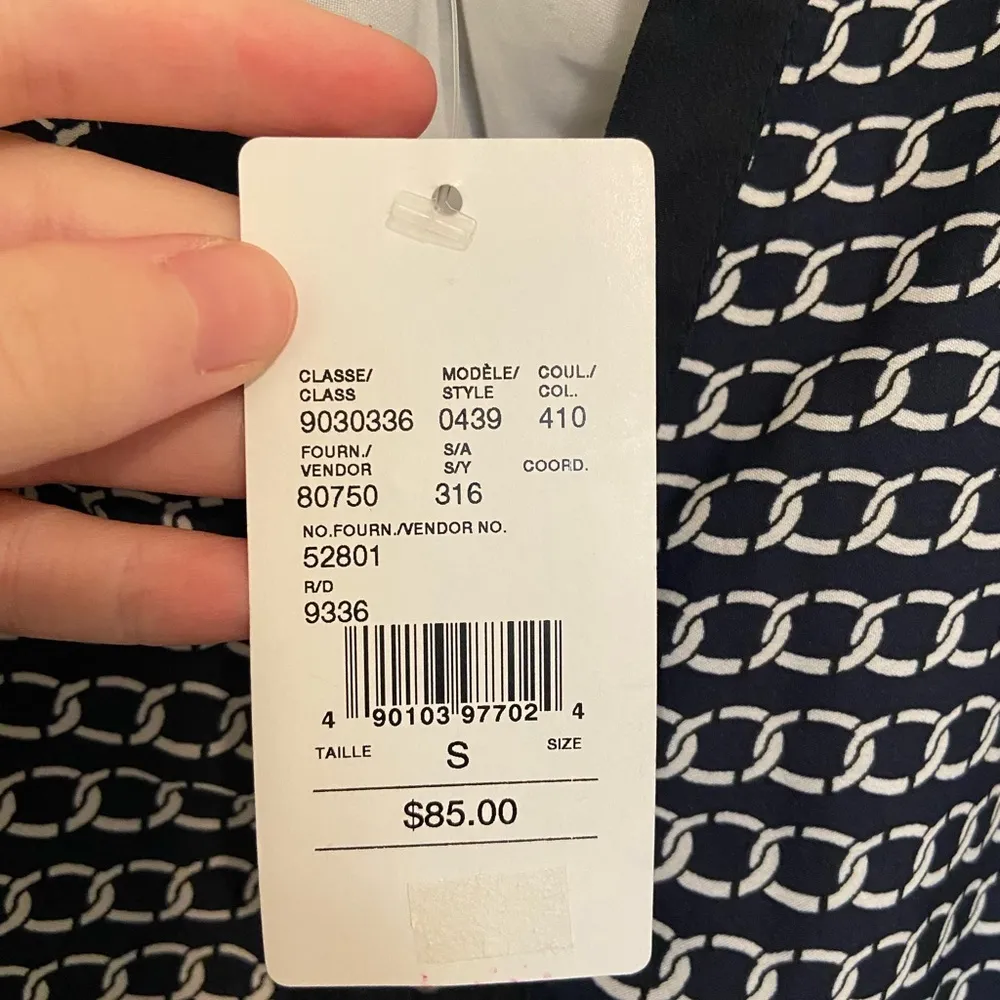 NEW Madison & Coupe women’s navy blue white patterned belted button V - Image 3