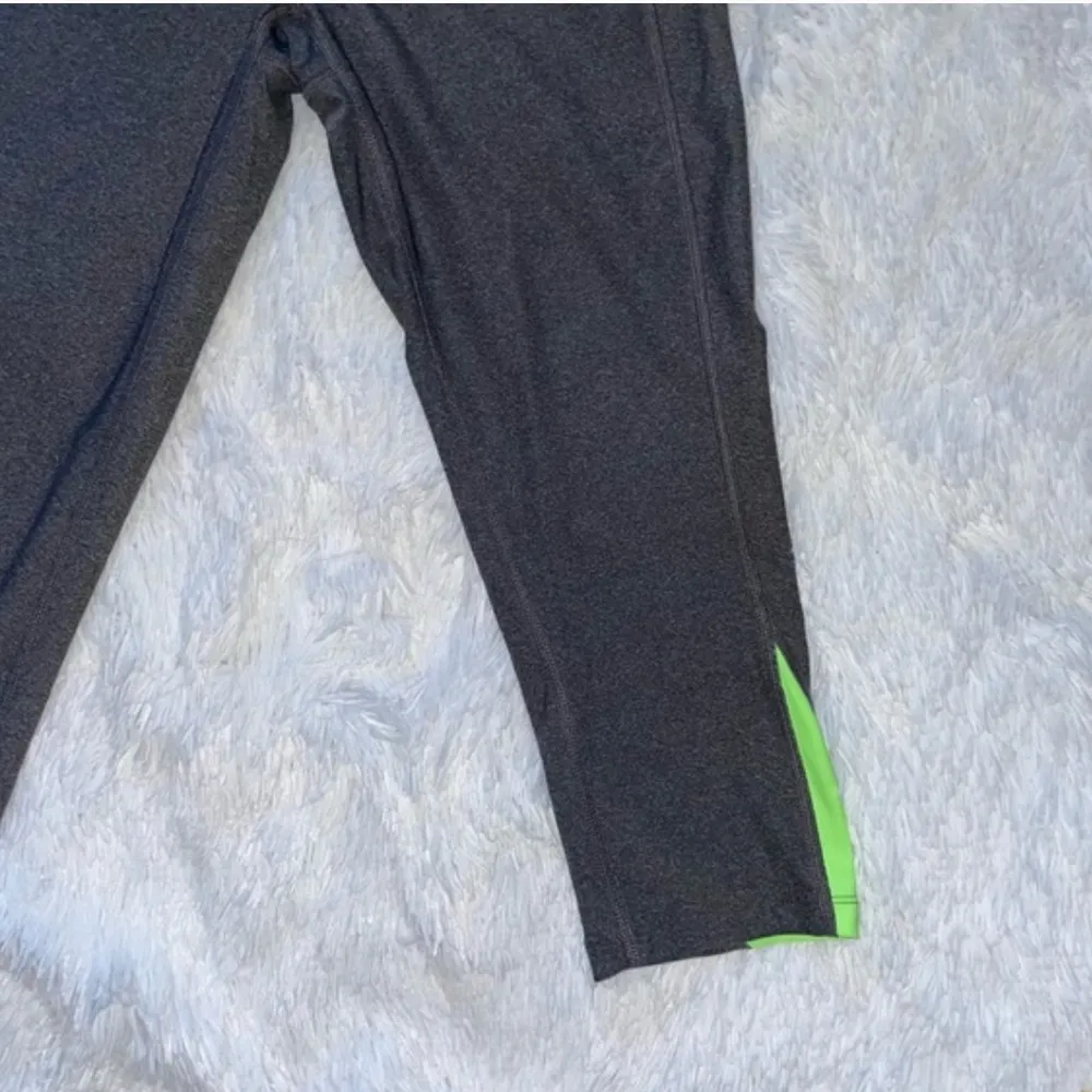 Xerion Capri Leggings Women’s Size Small Fitted Activewear Cropped Pants yoga - Image 5