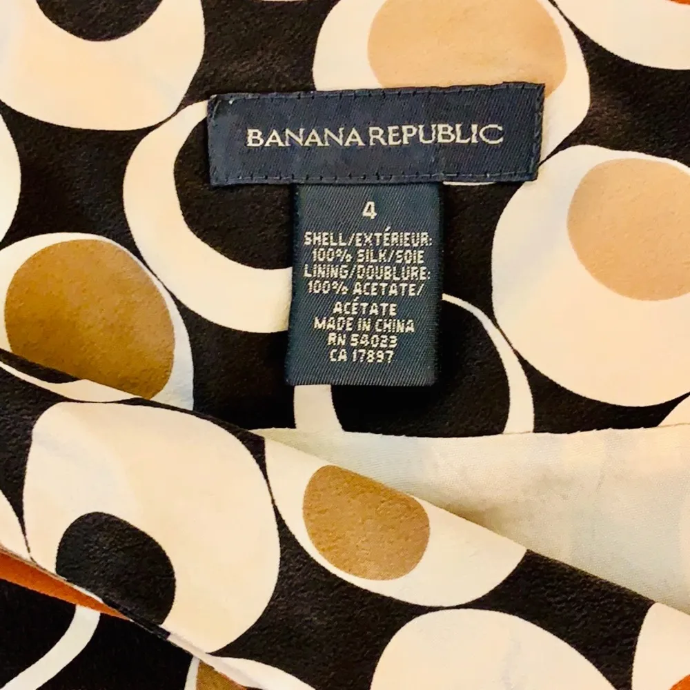 Banana Republic polka dot silk skirt. - Image 8