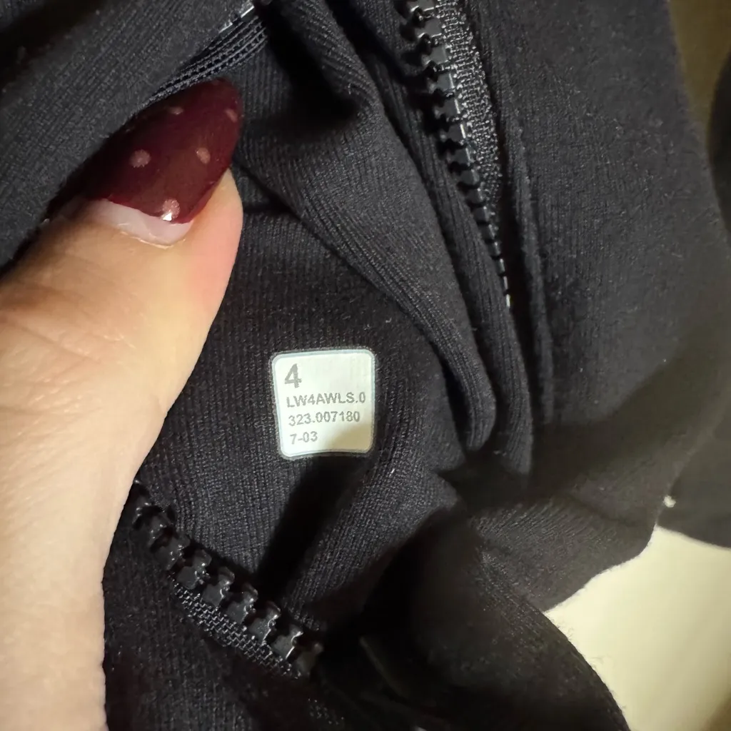 Lululemon Define Jacket Nulu Sz 4 in Black - Image 6