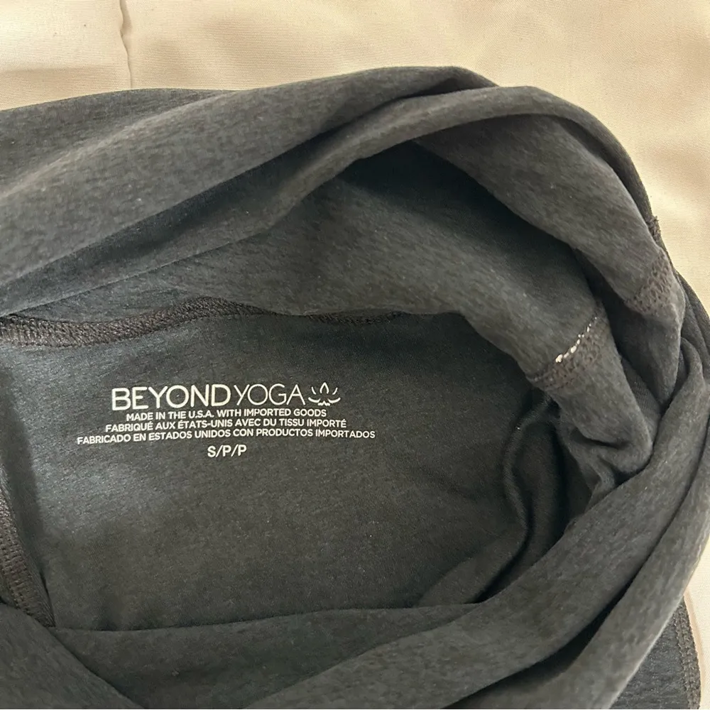 Beyond Yoga foldover flare leggings small - Image 16