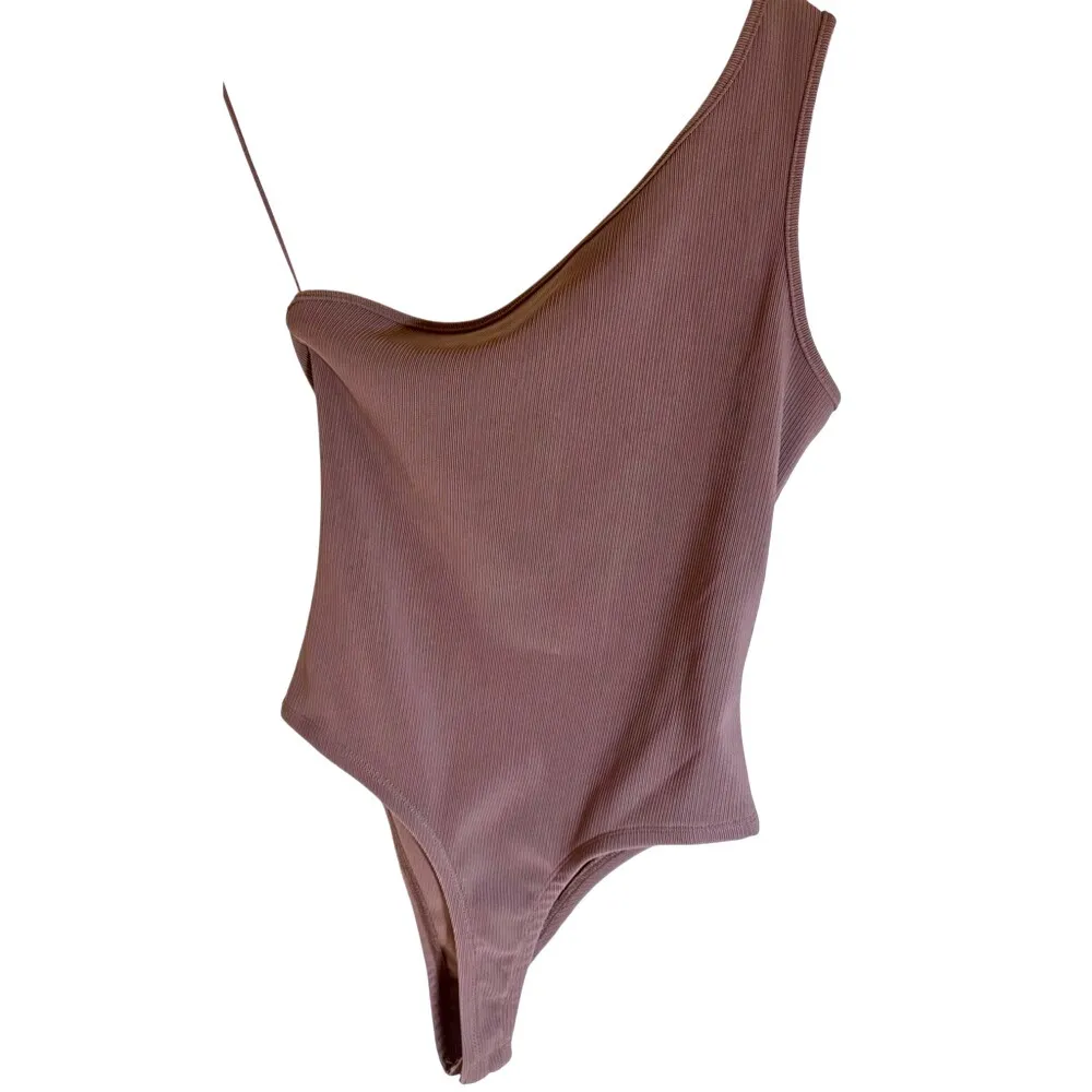 NWT Fanco Ribbed‎ One Shoulder Bodysuit, Small Tan - Image 3