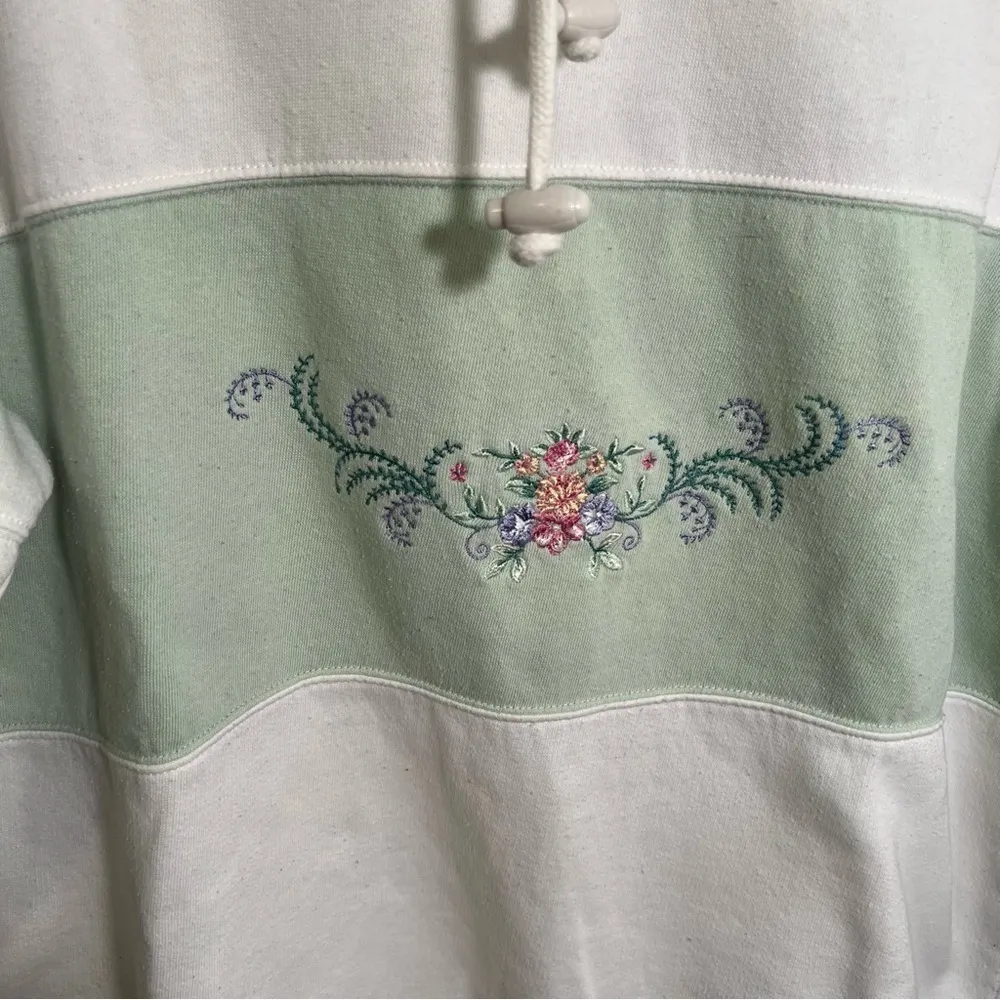 Vintage Lee Sport Sweatshirt White Green Embroidered Floral M - Image 4