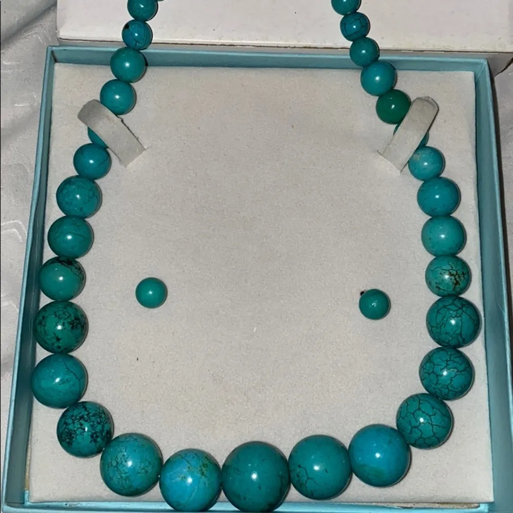 Graduating turquoise necklace & matching stud earr - Image 2