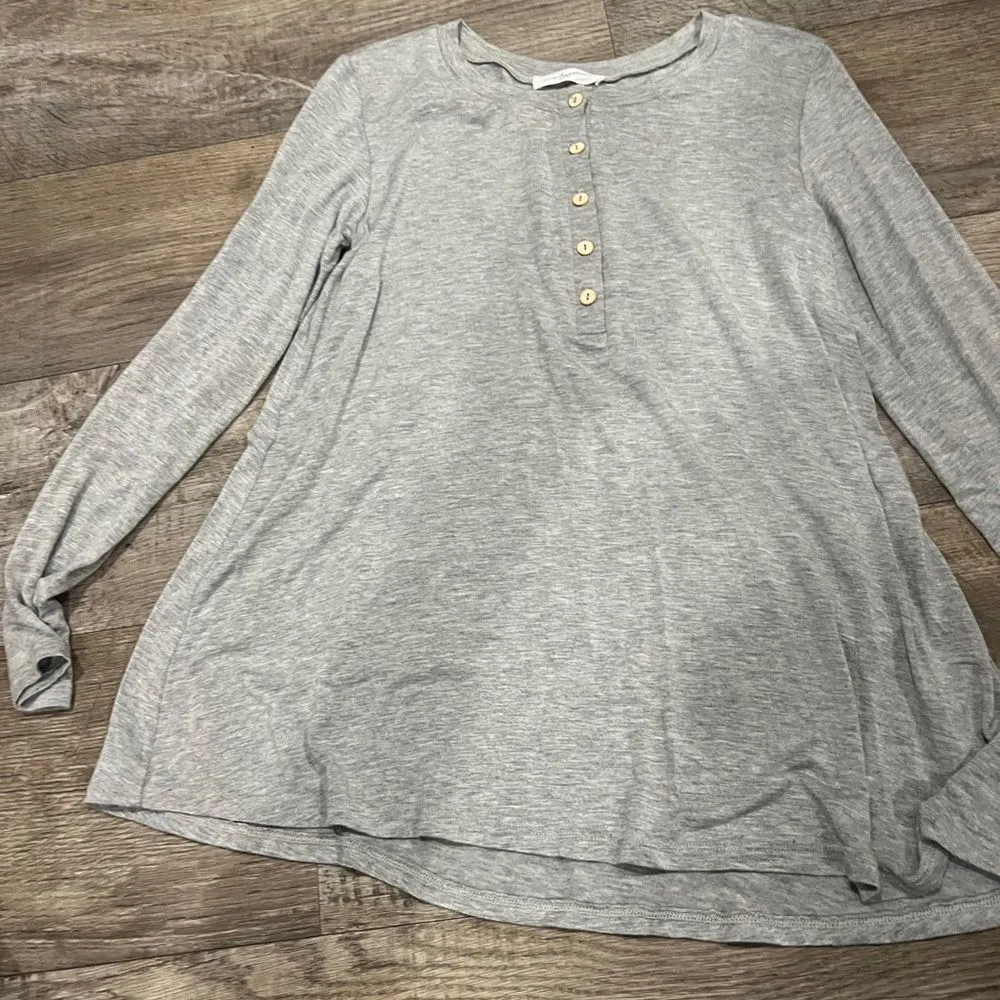Carly jeans Gray Henley Top small - Image 6