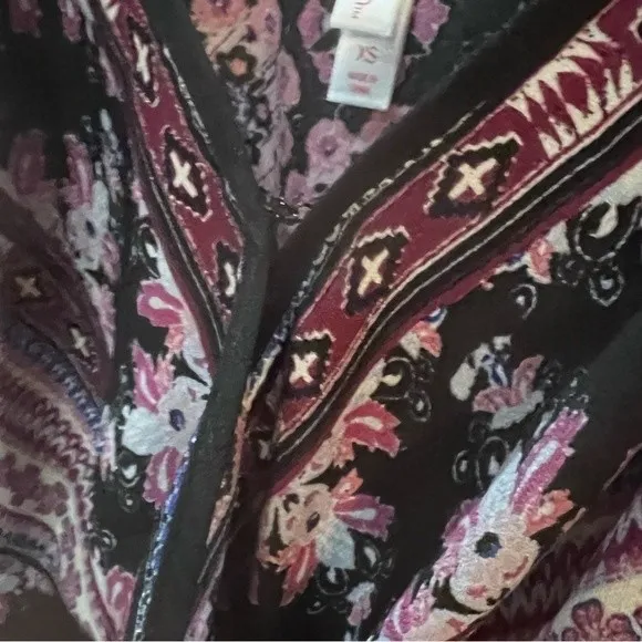 Black and pink off shoulder floral boho romper with pockets size XS - Image 6