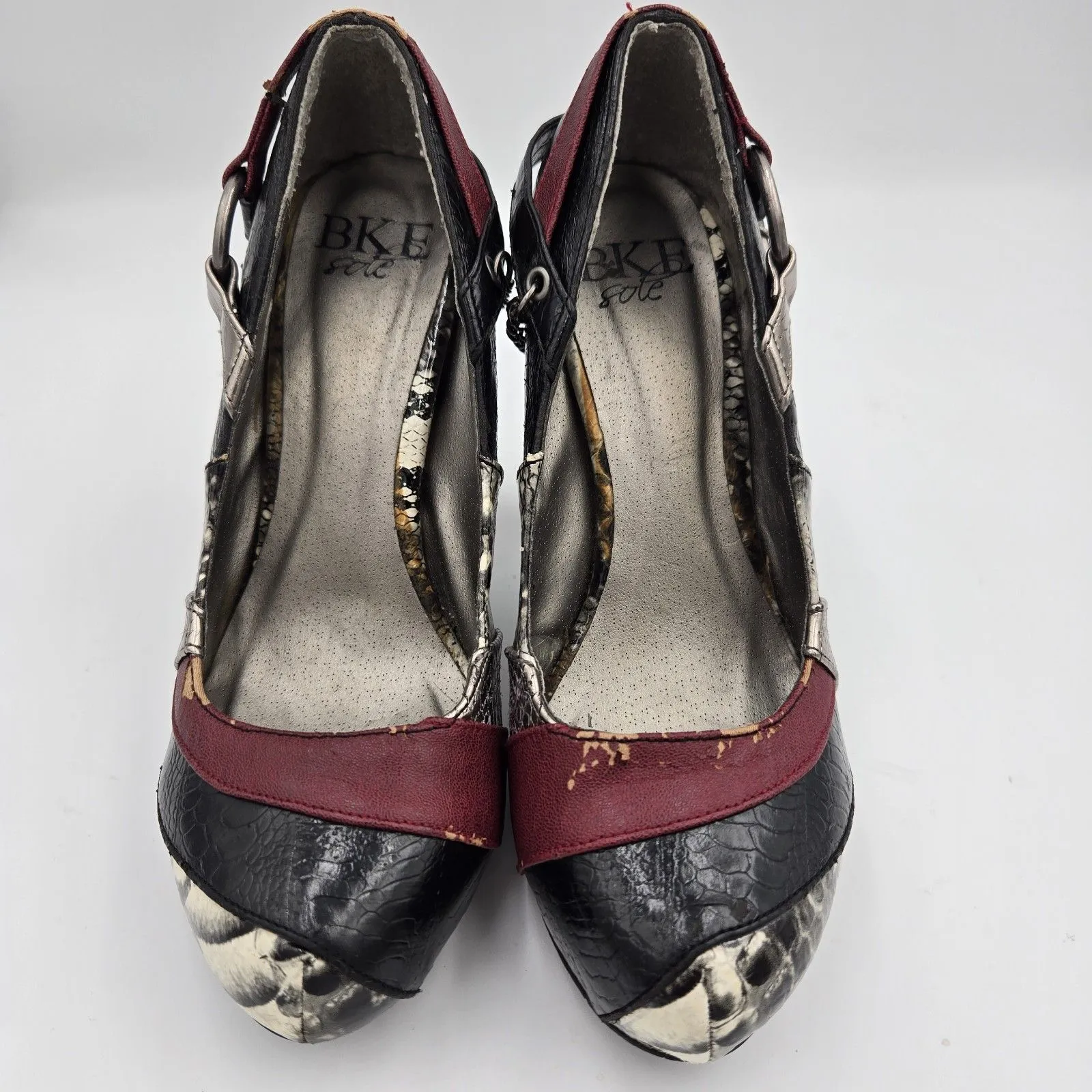 BKE Buckle Women Heels 6.5 Snakeskin Patchwork Pumps Black Red Retro Statement - Image 5