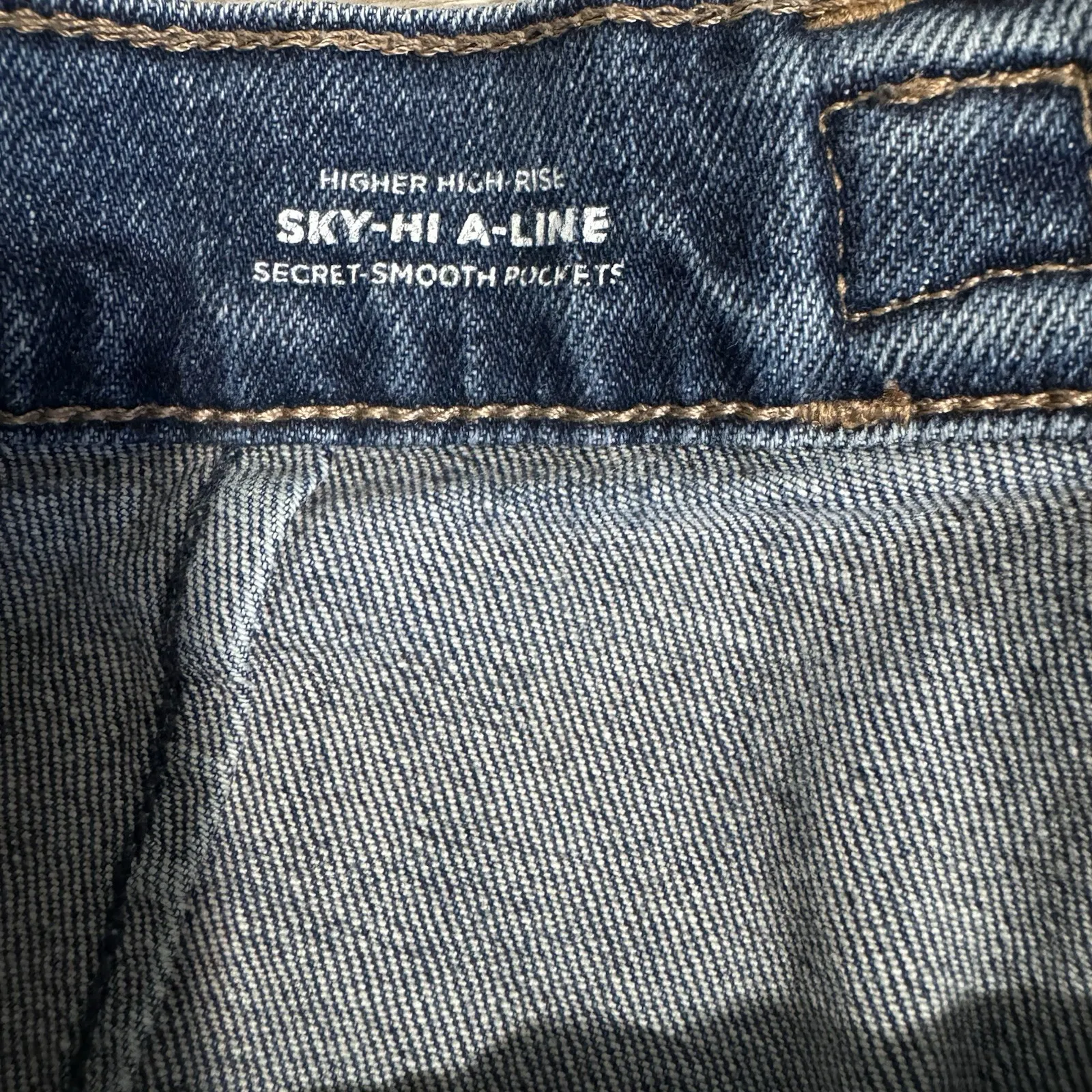 Old Navy Women‎ Sky-Hi A-Line High-Rise Button Front Jean Shorts Raw Hem Size 16 - Image 6