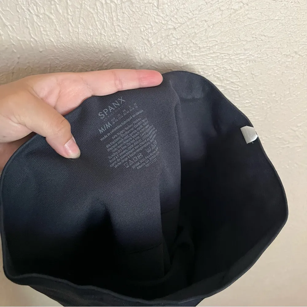 Spanx Look at Me Now Seamless Cropped Camo Leggings Medium - Image 4