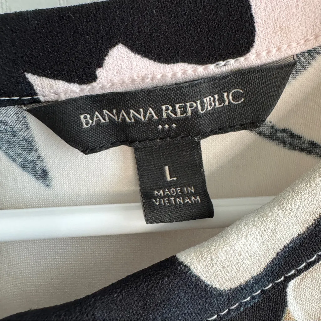 Banana Republic floral peplum blouse size large - Image 3