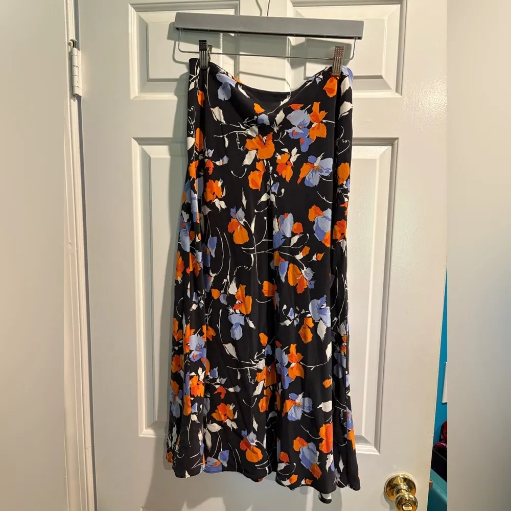 Joie Brystal  Floral- Silk Midi skirt sz 8 - Image 2