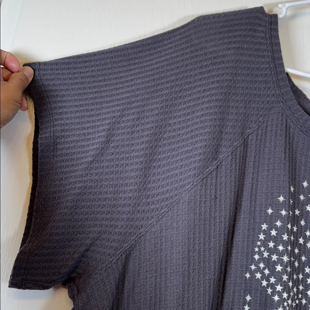 Torrid Gray Waffle Knit Short Sleeve Shirt Scoop Neck Size 5X EUC #5864 - Image 2