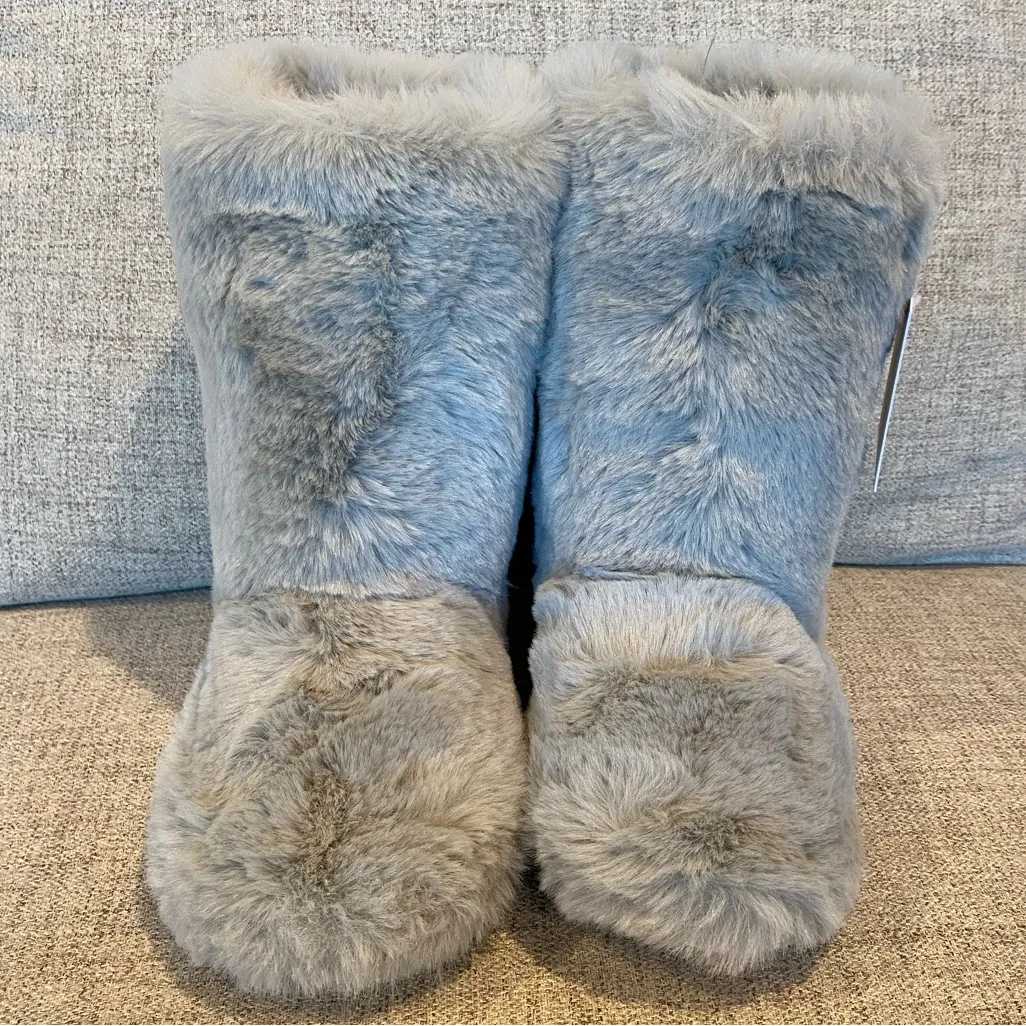 NWT Women's LC Allover Faux Fur Boot Slippers - Image 2