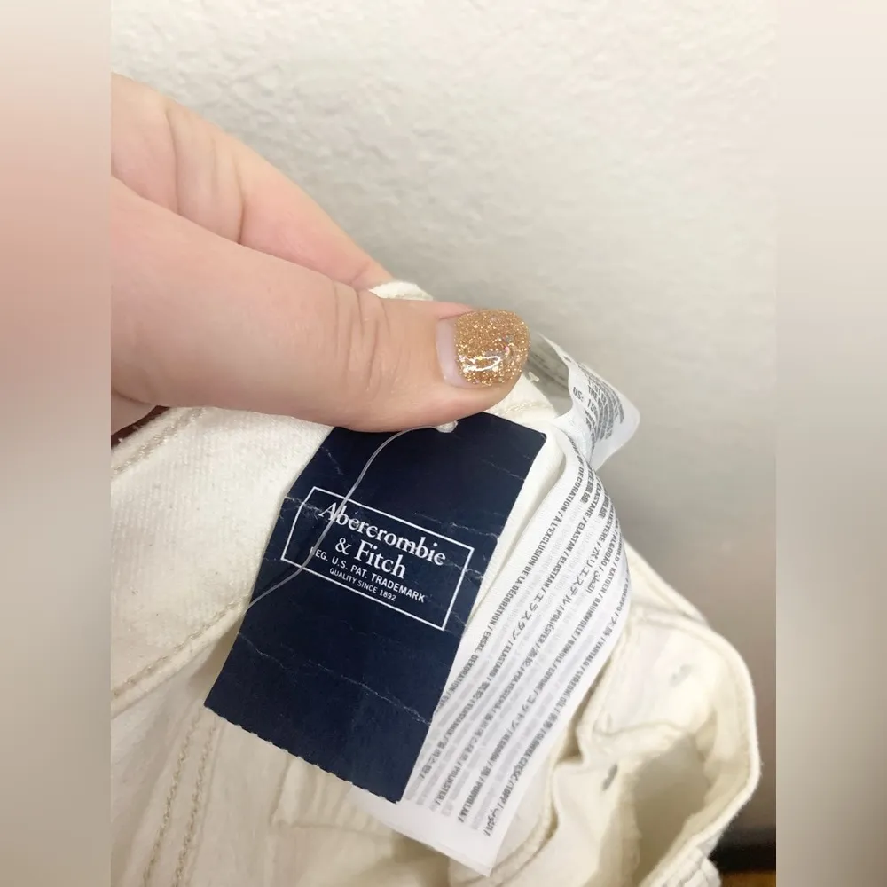 Abercrombie and Fitch Ultra High Rise Straight White Denim Button Up Size 28/6R - Image 10