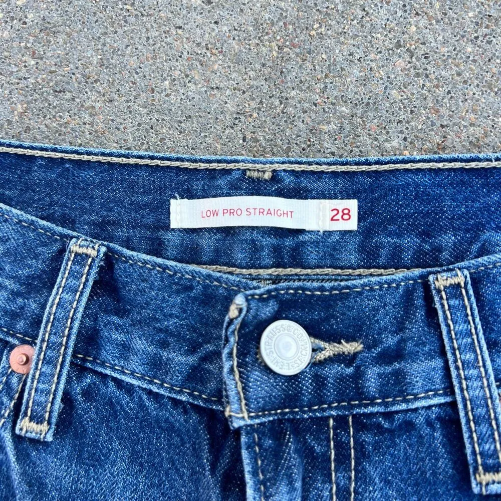 Levi’s Low Pro Straight Jeans Medium Wash 90s Style Denim Size 28 - Image 4