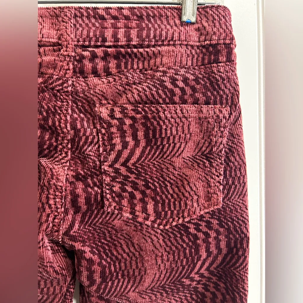 Pilcro women’s Maroon Geometric Straight Leg Jeans. Size 25 . - Image 13