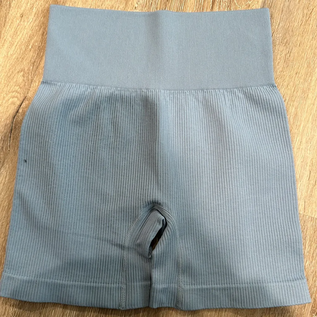 NWT OQQ ribbed yoga shorts - Image 2