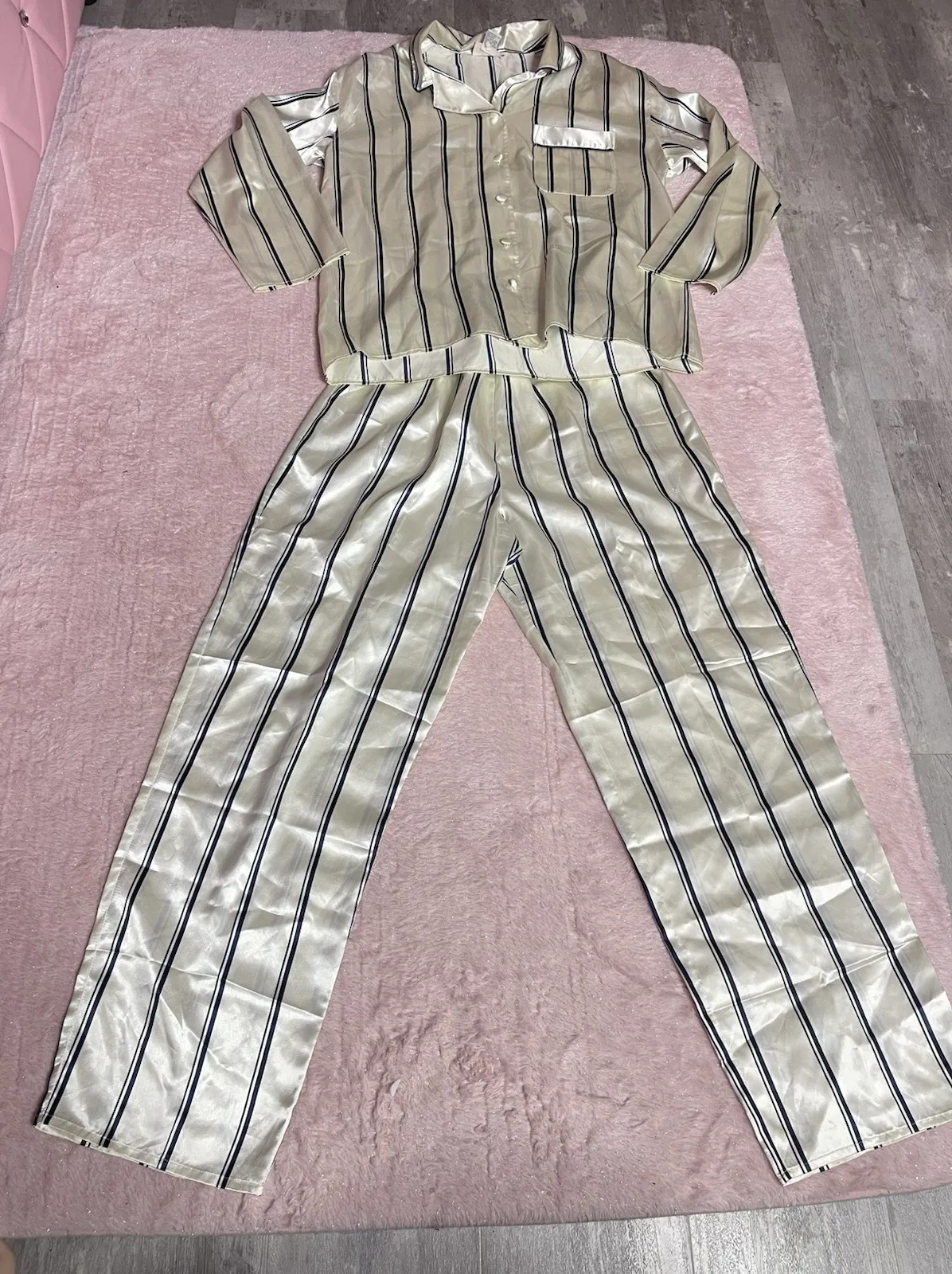 Vtg Jaclyn Smith Satin ThreePiece PJ Set Size S And Robe Size M. I0206 - Image 1