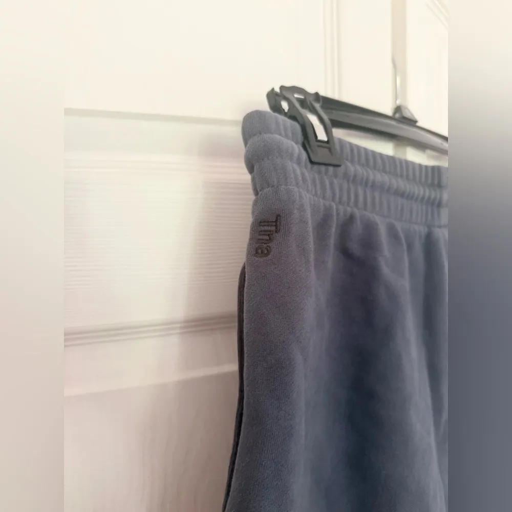 Aritzia TNA Cozy Fleece Boyfriend 5" Sweatshorts Cozy Loungewear Shorts Small - Image 6