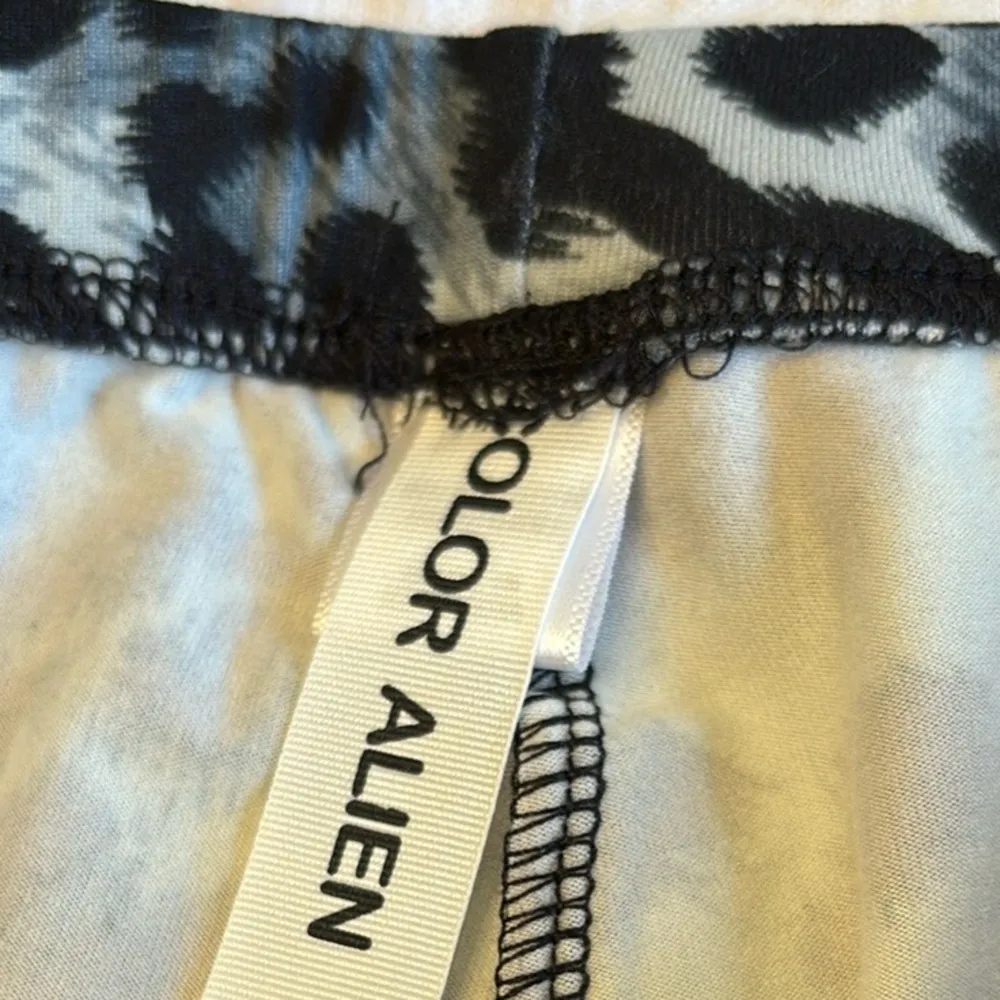 NEW! Leopard Print Women’s Bike Shorts Size X - Image 3