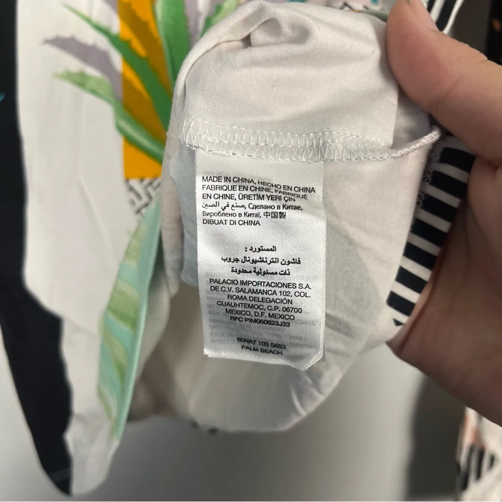 New Bebe all over printed top haut motif long sleeve bedazzled size small - Image 5