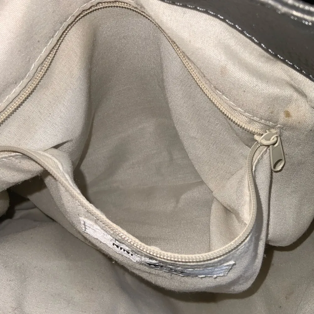 Nine West Platinum Slouch Satchel Purse Buckle Accents Medium Great Condition - Image 5