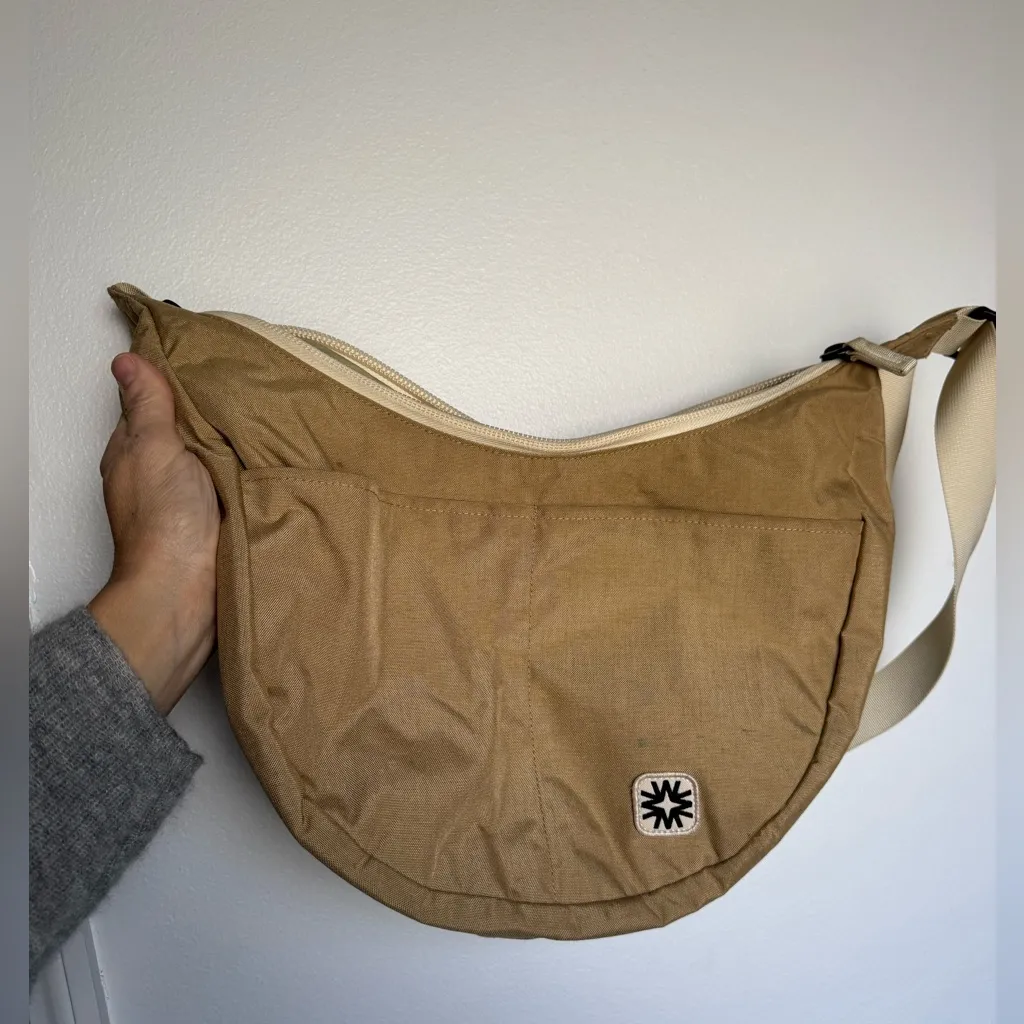 • Walker Family Goods • Tan Bay Bag (larger size) - Image 4