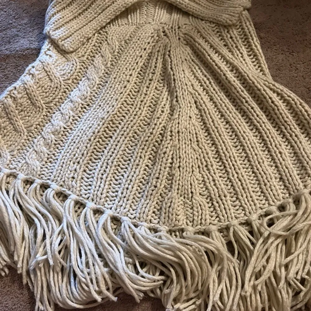 White House black market shawl small - Image 5