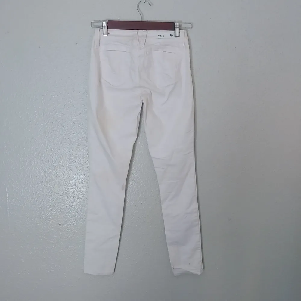 YMI Wanna Betta Butt? 1 25x28 White Skinny Jeans - Image 2