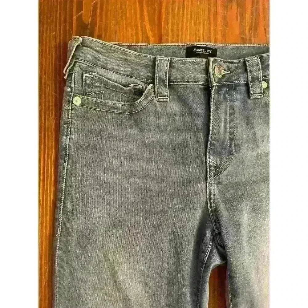 True Religion Light Wash Jennie Curvy Midrise Capri, size 30 - Image 7