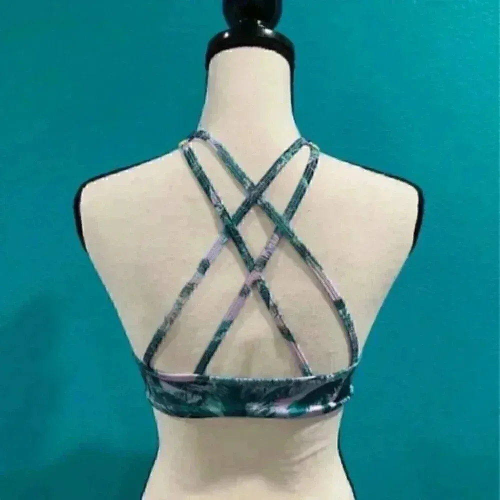 Pilyq palm tree bikini top in size medium - Image 2