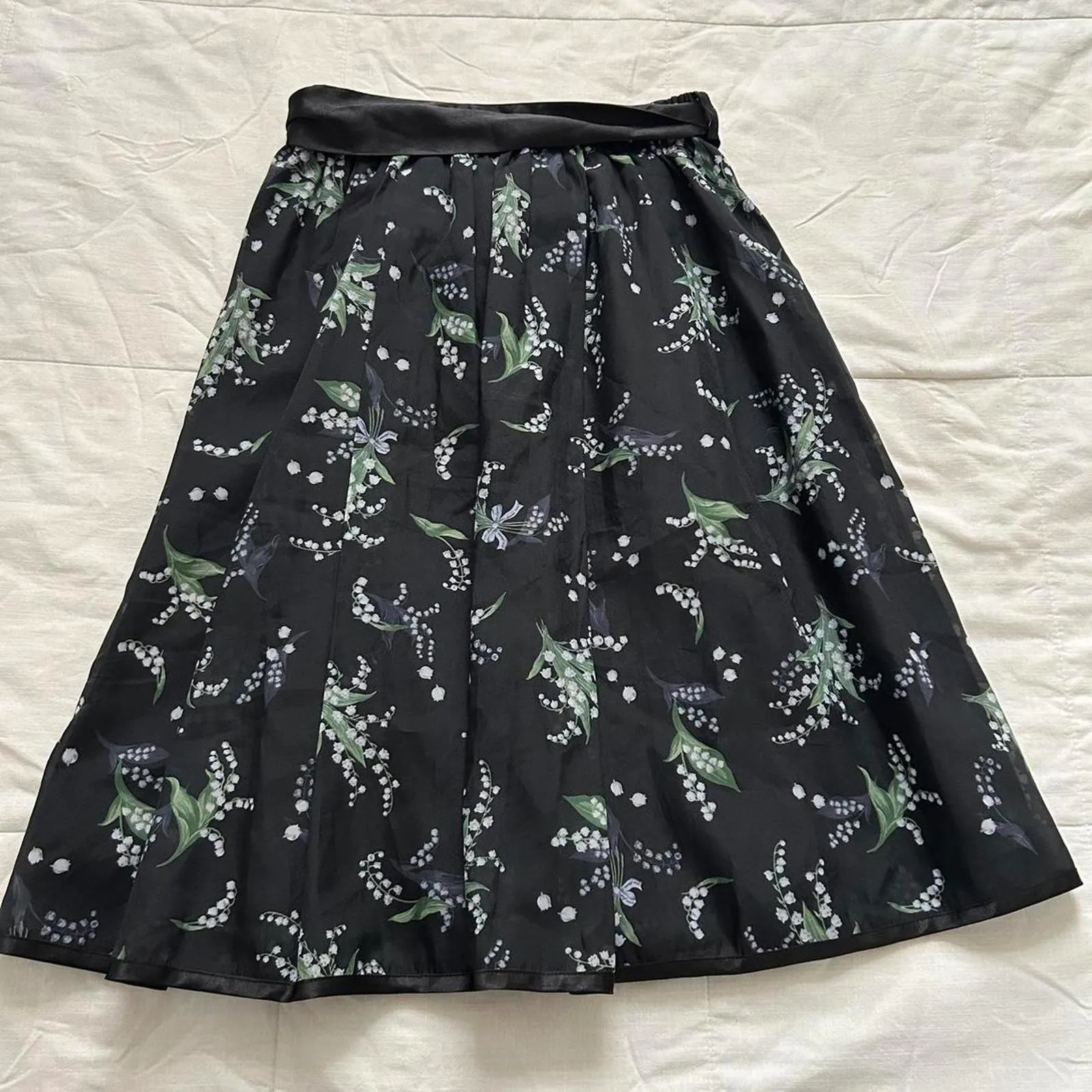 Axes Femme navy & white Lily of the valley floral skirt with bow Size medium Blue - Image 6
