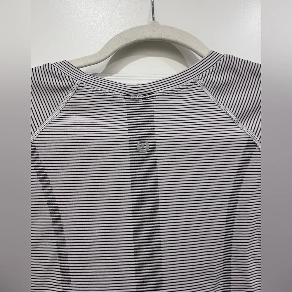 Lululemon  Swiftly Tech Short Sleeve 2.0
Tempo Stripe White / Black
Size 10 - Image 8