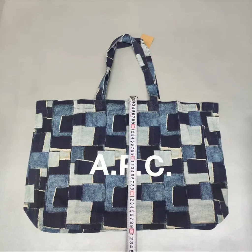 A.P.C. Navy and Cream Geometric Tote Blue - Image 4
