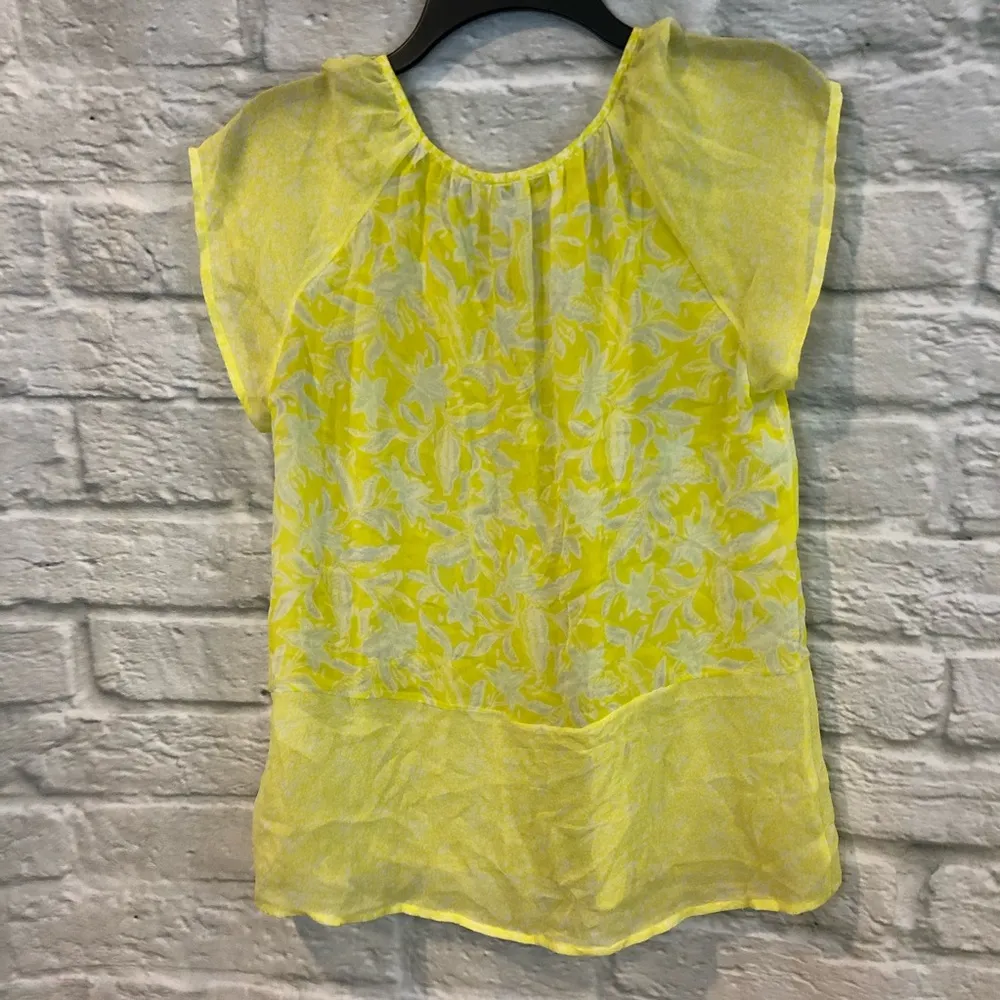 Joie XS Yellow Floral Baby Doll V-Neck Silk Blouse - Image 4