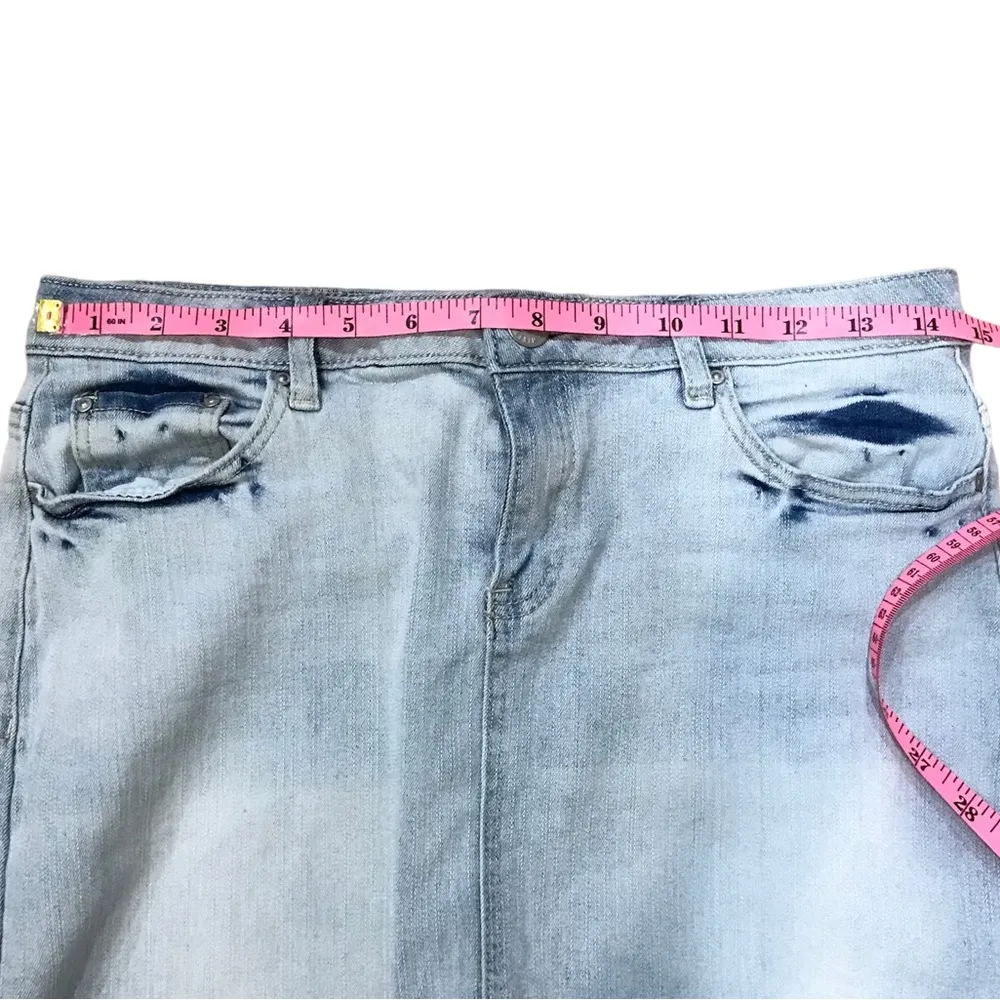 Almost Famous light blue denim skirt M stretchy casual 90s vibes on trend - Image 9