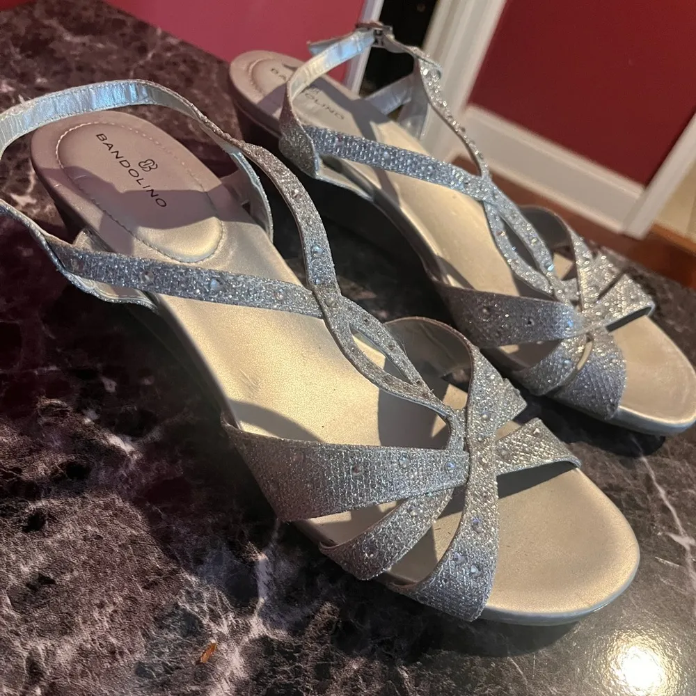 Sparkly silver Bandolino dress shoes - Image 5