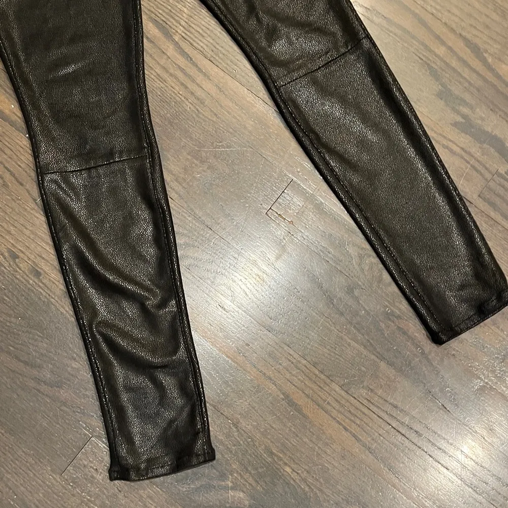 7 for All Mankind Knee Seam Skinny Jean Crackle Like Leather Black High Rise 27 - Image 5