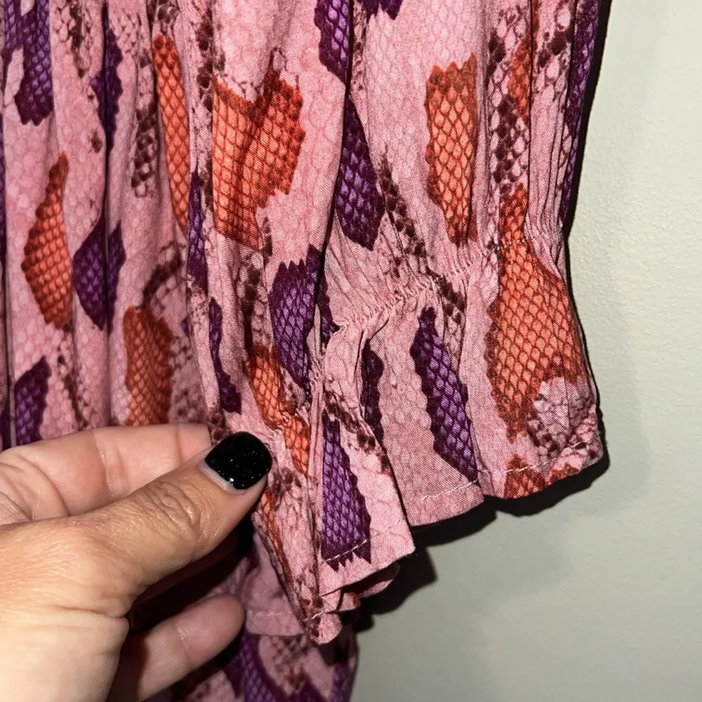 SundayUp small women's Pretty In Snakeskin pink print ruffle shirt ties has flaw - Image 5