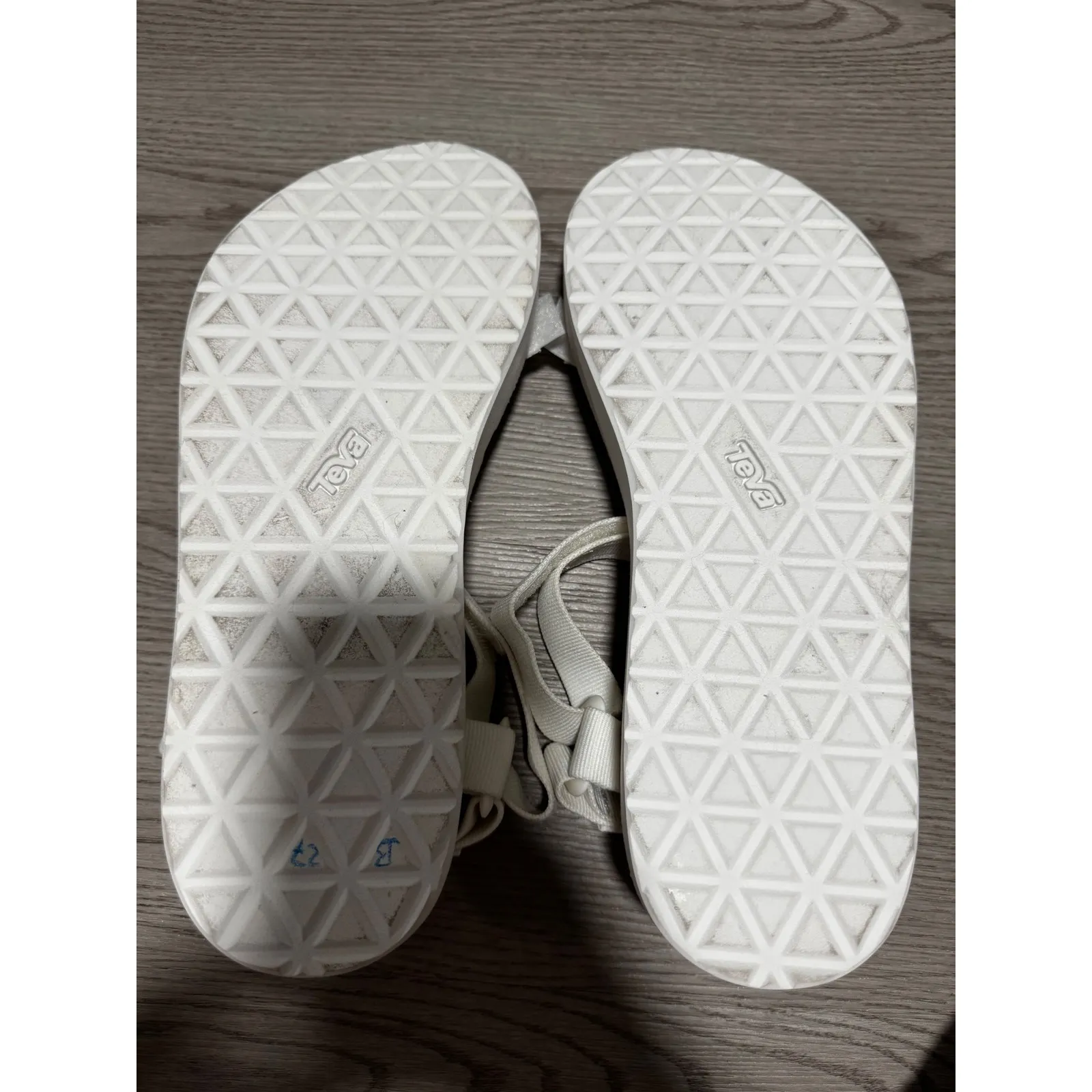 Teva‎ Women's Original Universal White Sandals Casual Comfort Strappy size 11 - Image 4