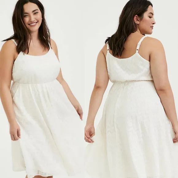 NWT Torrid White Chiffon Metallic Thread Chevron Blouson Midi Dress, Size 4X - Image 2