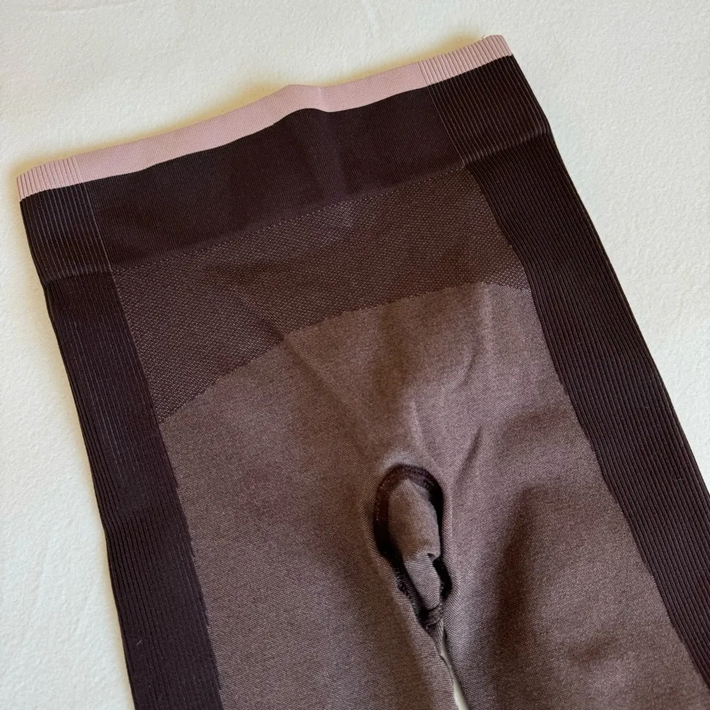 COS Active Seamless Performance Sports Leggings and Bra Set - Image 4