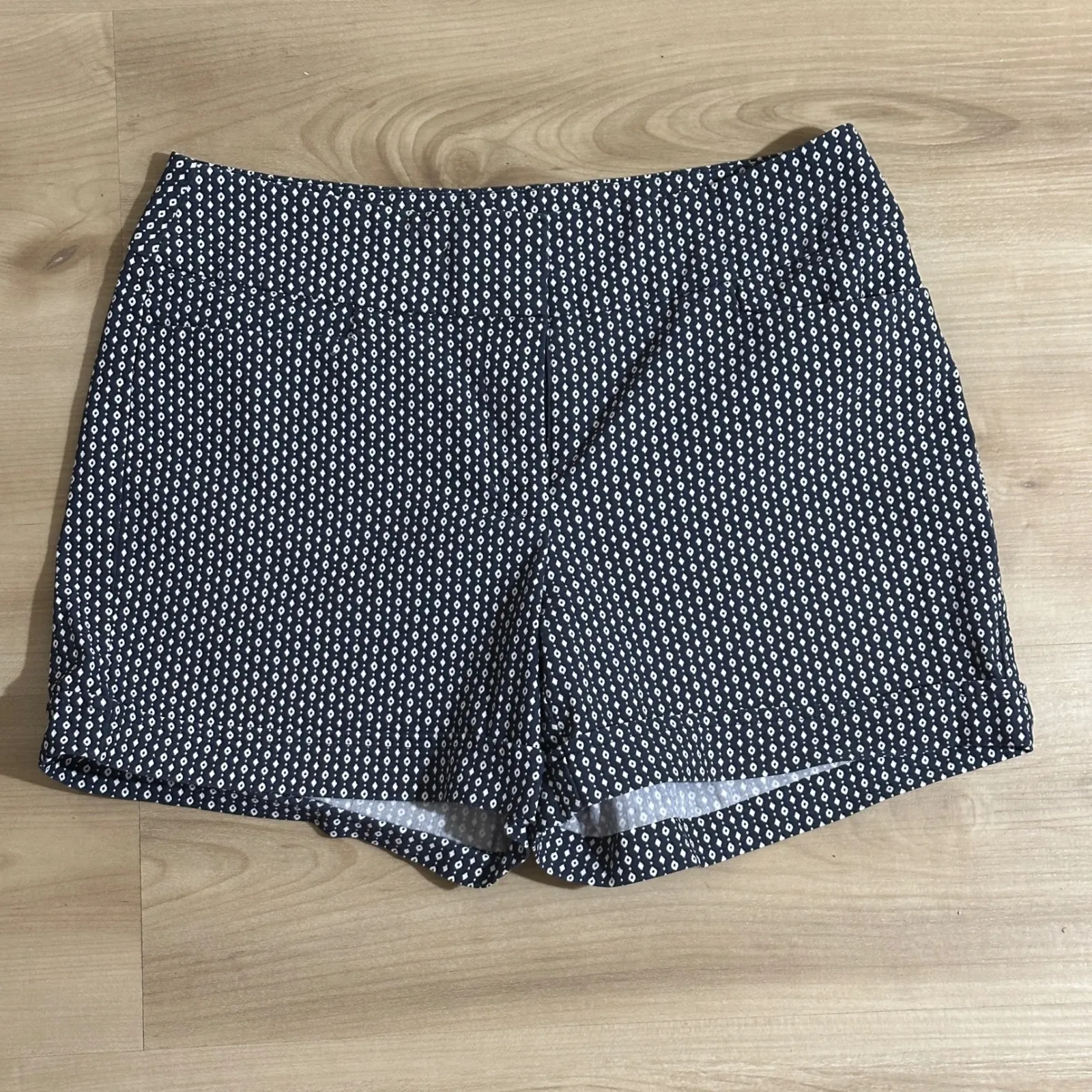 Soho Apparel Blue White Diamond Shorts Cuffed Size 8 Everyday Shorts‎ - Image 8